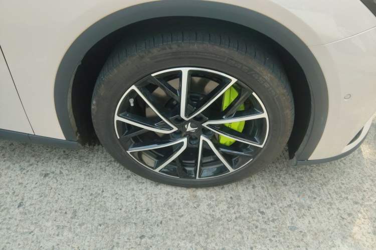 Used ARCFOX Alpha S5 2025 560MAX 185kW Right Front Wheel Hub