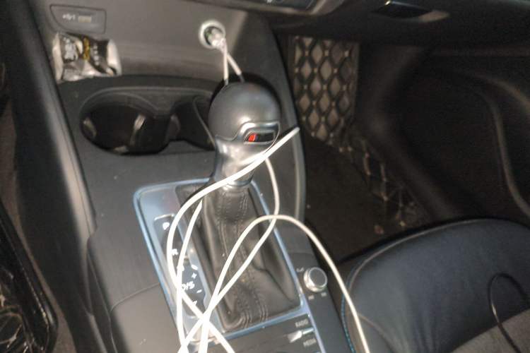 Used Audi A3 2017 Limousine 35 TFSI Fashion Model Gear Lever