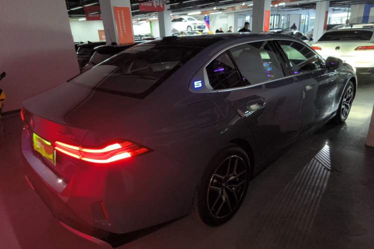 Used BMW i5 2024 eDrive 35L Luxury Model with M Sport Package
