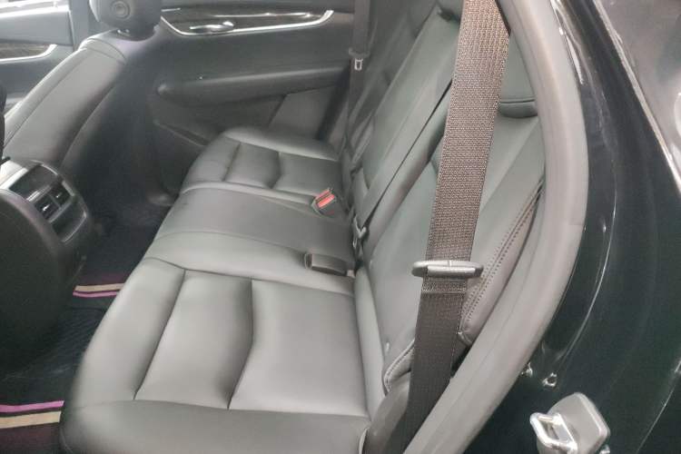 Used Cadillac XT5 2018 28E Four-Wheel Drive Tech Version Left Rear Seat