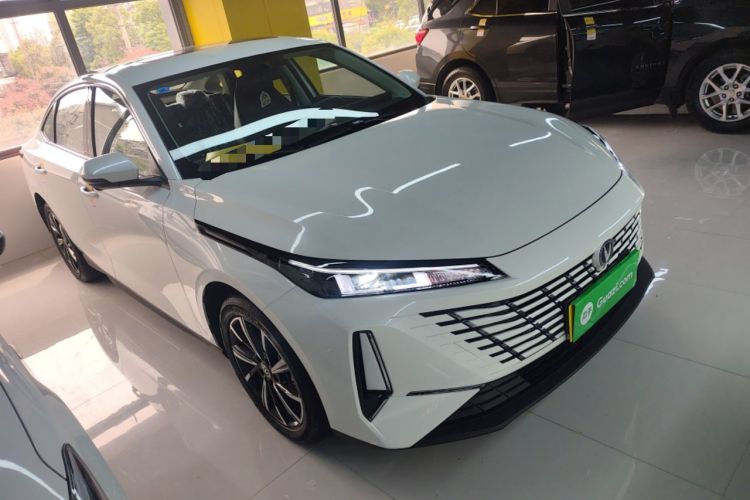 Used CHANGAN Eado 2025 Blue Whale 1.5T 500Bar Prestige Model Front Right 45 Deg