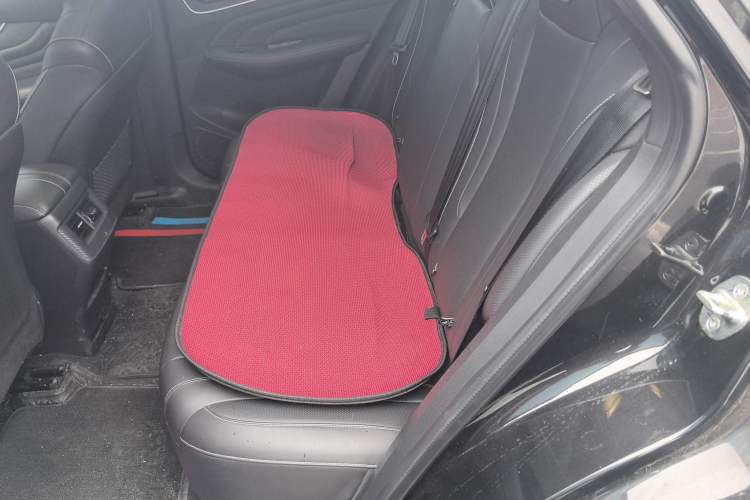 Used Venucia V 2022 260T Black Horse Edition · Idol