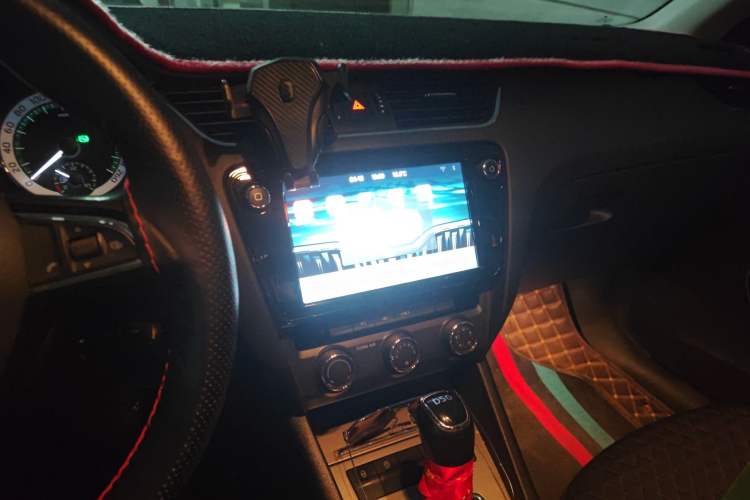 Used Skoda Octavia 2018 TSI230 DSG Luxury Edition Audio And AC Panel