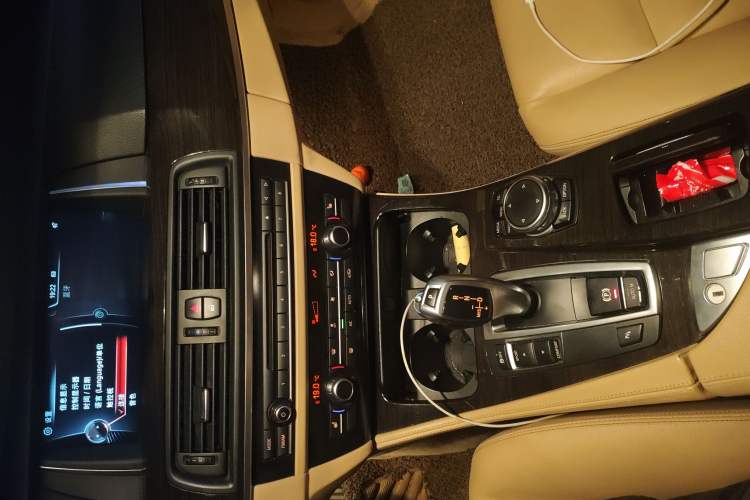 Used BMW 5 Series 2014 525Li Luxury Design Package
