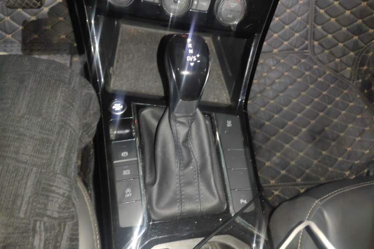 Used Volkswagen Passat 2019 330TSI Elite Edition China V Standard Gear Lever