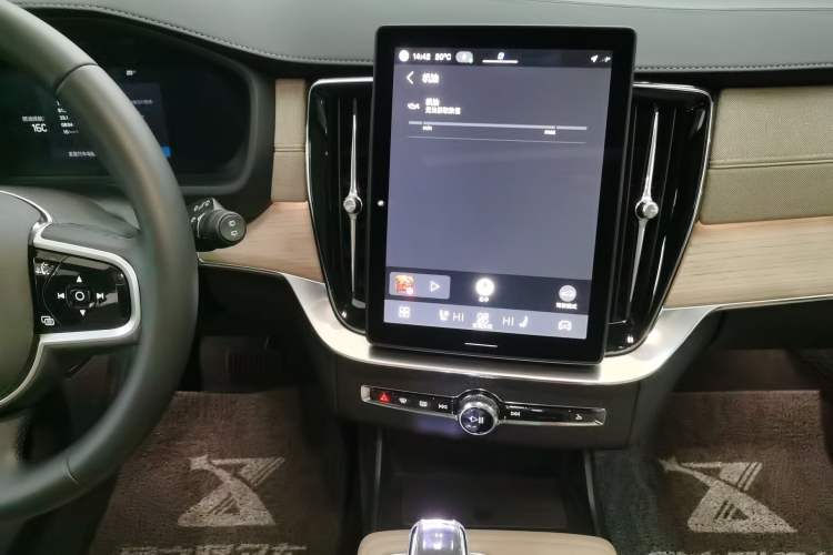 Used Volvo XC90 2025 Facelifted B6 Zhiyuan Luxury Version with 6 Seats