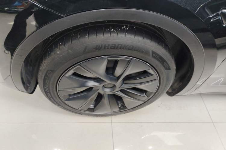 Used Tesla Model Y 2023 Long-Range All-Wheel-Drive Version
