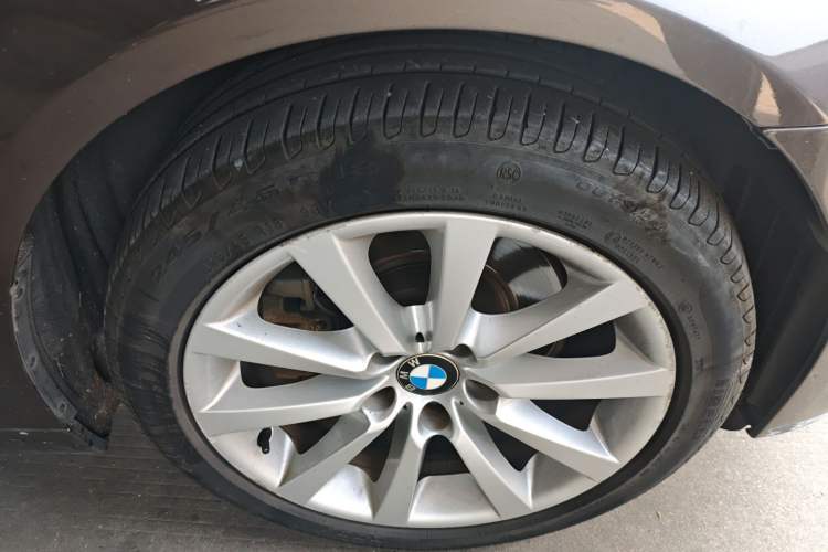 Used BMW 5 Series 2012 530Li Leading Model Right Front Wheel Hub