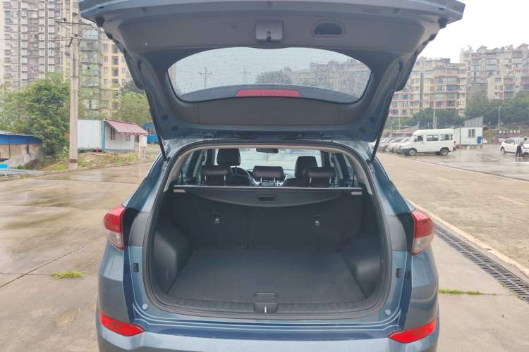 Used Hyundai Tucson 2015 1.6T Dual-Clutch Two-Wheel-Drive Smart Model Trunk