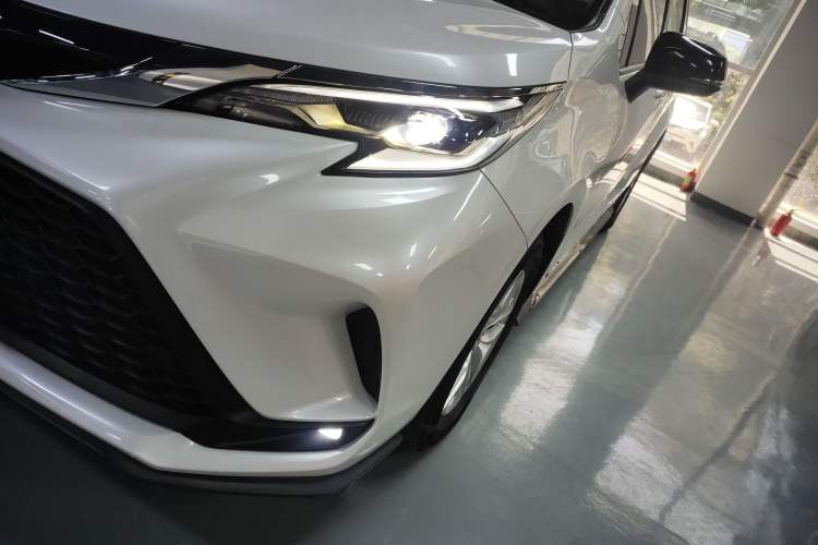 Used Toyota Granvia 2023 2.5L Hybrid Comfort Edition
