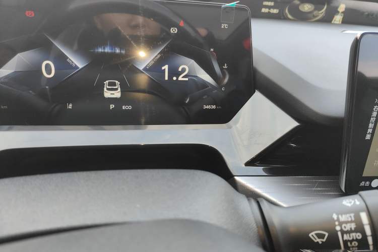 Used CHANGAN OSHAN Z6 2023 Blue Whale 1.5T DCT Smart-Led City Edition Odometer Close Up