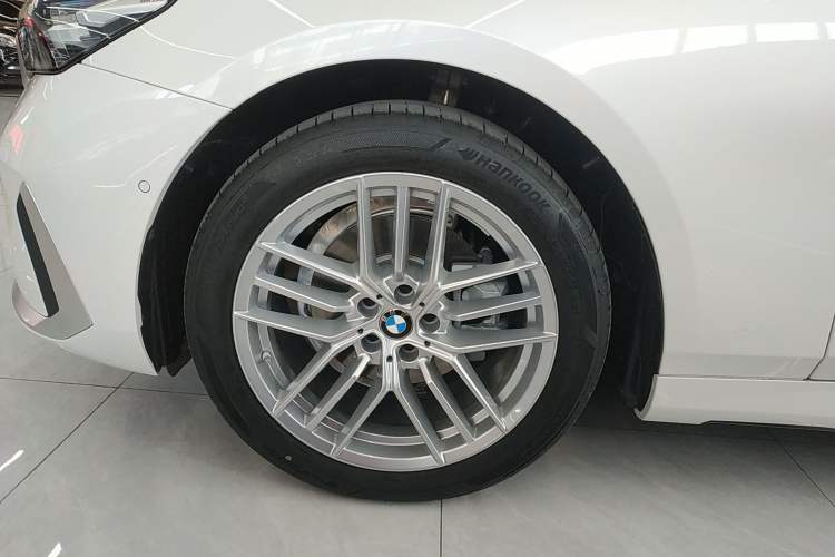 Used BMW 5 Series 2024 525Li Luxury Package Left Front Wheel Hub