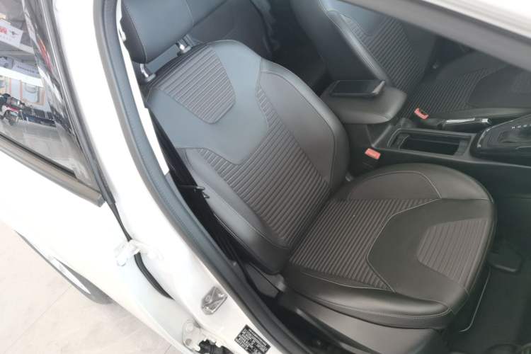 Used Ford Focus 2017 Hatchback 1.6L Automatic Fashion Edition Smart Drive Version
