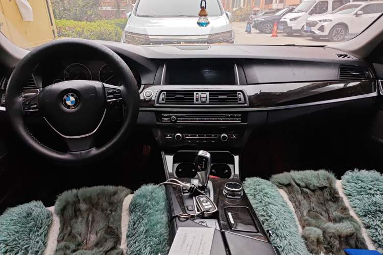 Used BMW 5 Series 2014 528Li Leading Model
