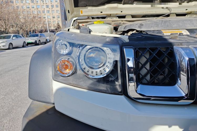 Used BAIC Off-Road BJ40 2016 40L 2.3T Automatic All-Wheel Drive Premium Edition Right Front Headlight