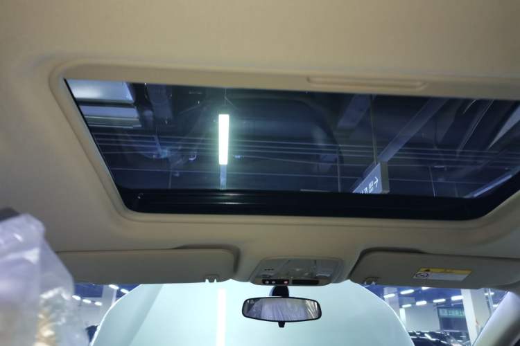 Used Buick GL8 New Energy 2025 Lushang First-Drive Edition 7-Seater
