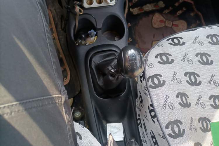 Used Baojun Lechi 2012 Revised 1.0L Manual P-TEC Standard Edition Gear Lever