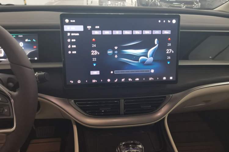 Used Denza D9 2024 DM-i 980 Four-Wheel Drive Prestige Model Audio And AC Panel