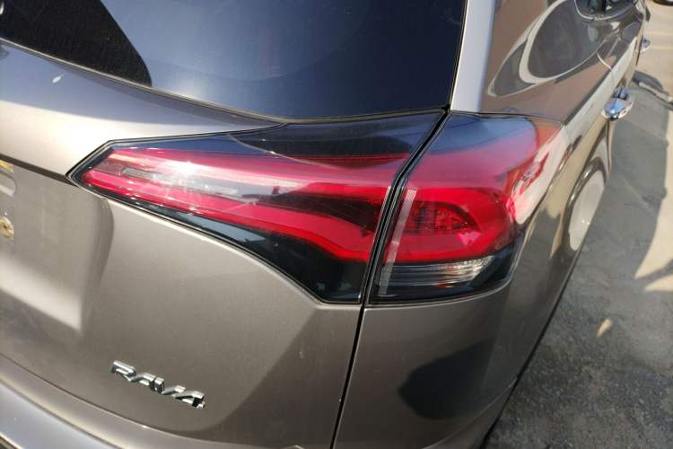 Used Toyota RAV4 2019 2.0L CVT Two-Wheel Drive Comfort Edition China VI Standard