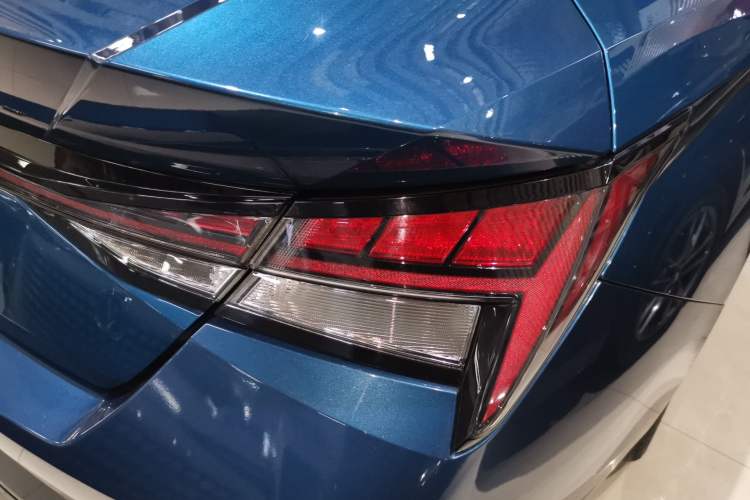 Used Hyundai Elantra 2021 1.5L CVT LUX Prestige Edition
