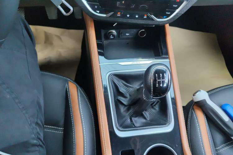 Used Zotye T300 2017 1.5T Manual Luxury Model
