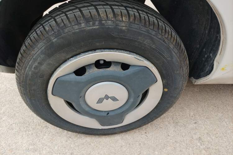 Used Wuling Hongguang MINIEV 2022 Macaron Fashion Model Lithium Iron Phosphate Right Rear Wheel Hub