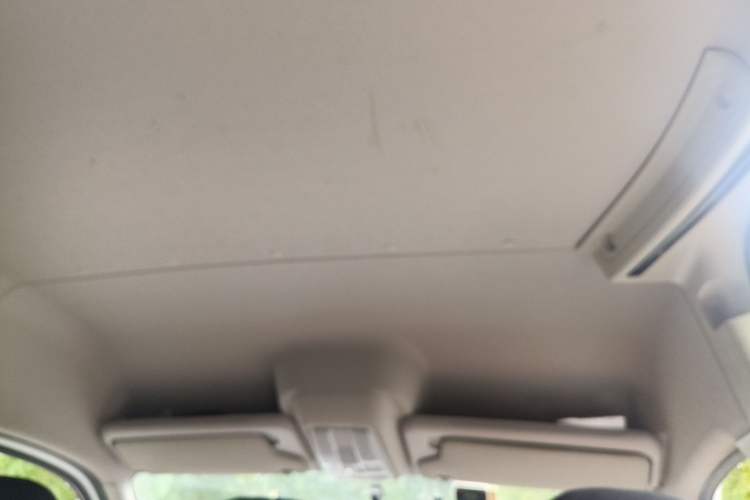 Used SAIC MAXUS Xintu V80 2019 2.5T Classic Model 6-Speed Manual Aotong Long Wheelbase Mid-Height 7-Seater