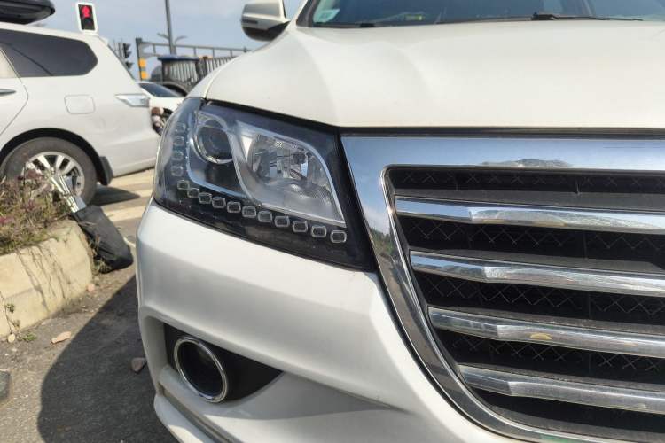 Used Haval H2 2018 Red-Label 1.5T Manual Two-Wheel Drive Elite Model Right Front Headlight