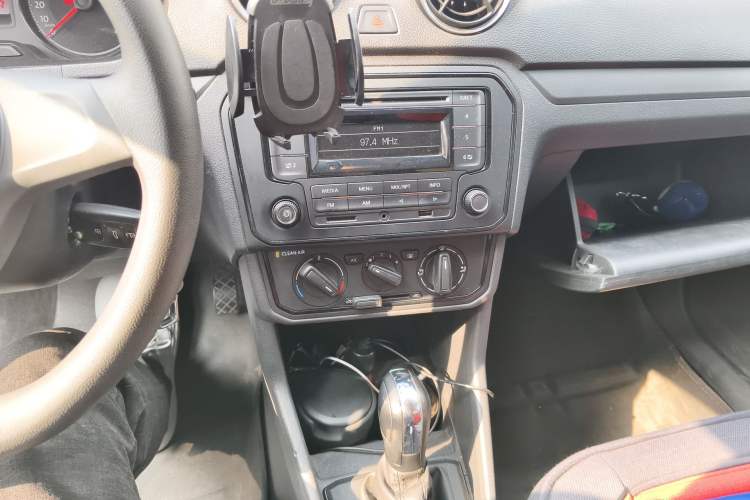 Used Volkswagen Jetta 2017 1.5L Automatic Fashion Model Audio And AC Panel