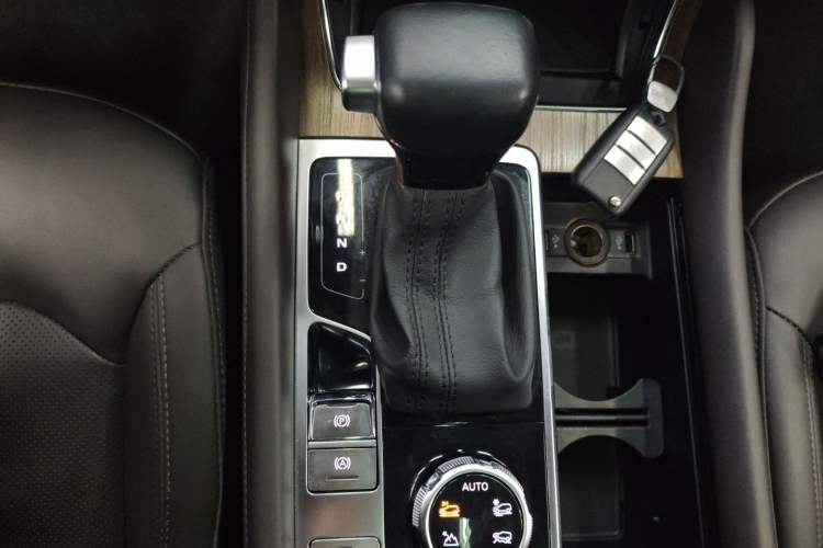 Used Roewe RX8 2018 30T Smart Connectivity All-Wheel Drive Supreme Edition