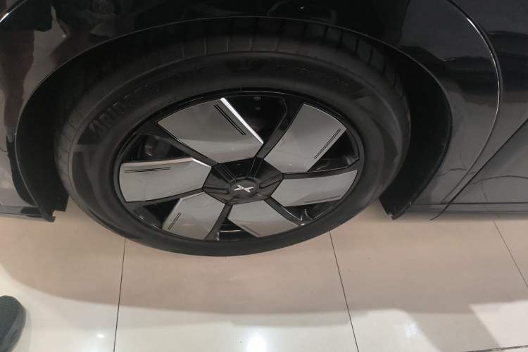 Used XPeng X9 2024 702 Ultra-Long Range Pro Left Front Wheel Hub