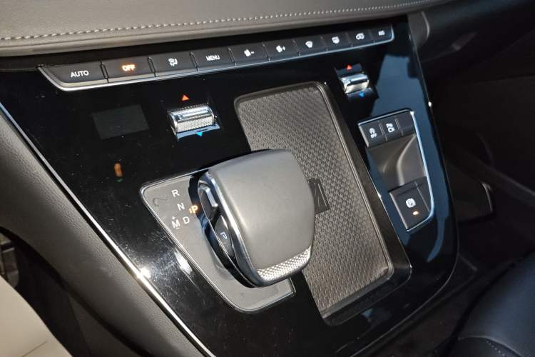 Used Hongqi HQ9 2023 2.0T Smart Connect Flagship Edition Gear Lever