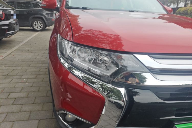 Used Mitsubishi Outlander 2018 2.0L Two-Wheel-Drive Jiale Edition 7-Seater
