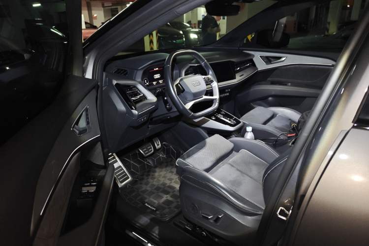 Used Audi Q5 e-tron 2022 40 e-tron Starlight Edition Mech Kit