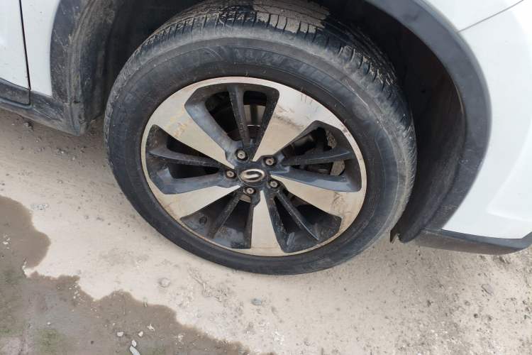 Used GAC Trumpchi GS4 2018 235T Automatic Two-Wheel Drive Luxury Smart Connectivity Version Right Front Wheel Hub