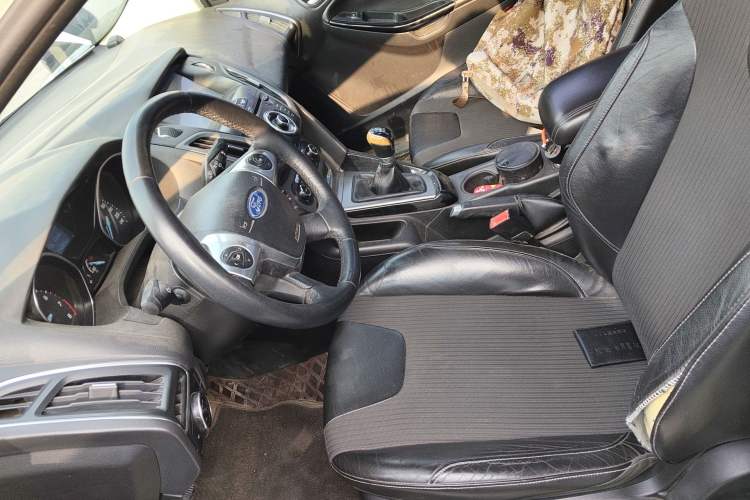 Used Ford Focus 2012 Sedan 1.6L Manual Fashion Edition Left Front Seat