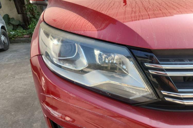Used Volkswagen Tiguan 2015 1.8TSI Automatic Two-Wheel Drive Luxury Model Right Front Headlight