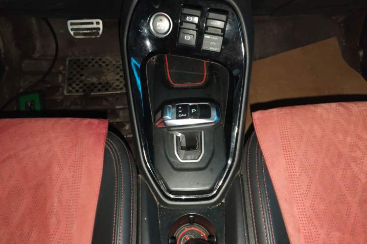 Used Haval H2s 2017 Red-Label 1.5T Dual-Clutch Luxury Model
