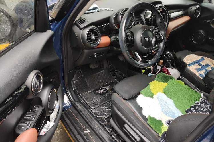 Used MINI MINI 2018 1.5T COOPER Color Edition Five-Door Model
