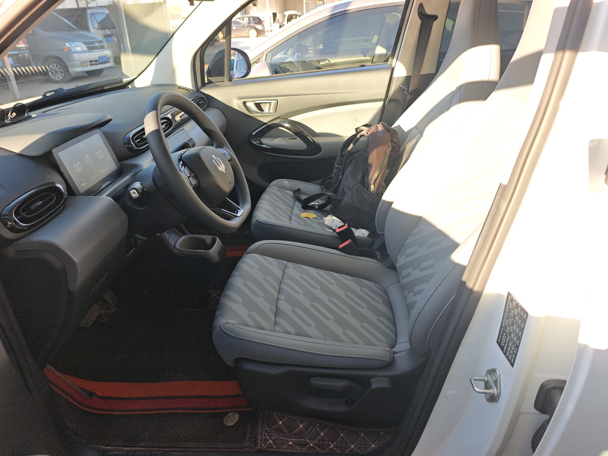 Переднее сиденье в автомобиле