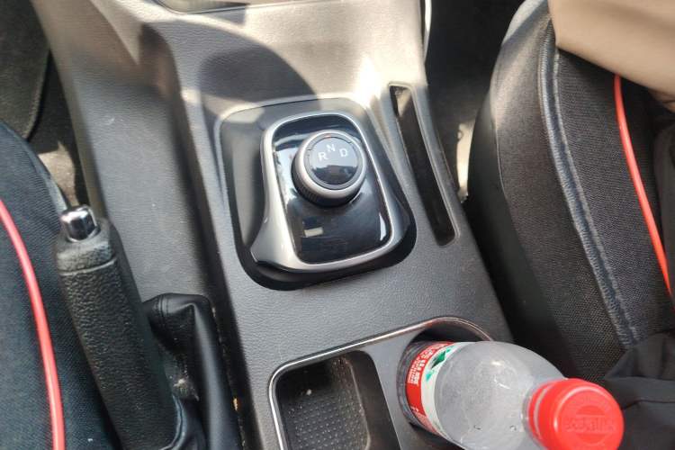 Used FORTHING Lingzhi M5 2022 Passenger Version Luxury Model 7 Seats Gear Lever