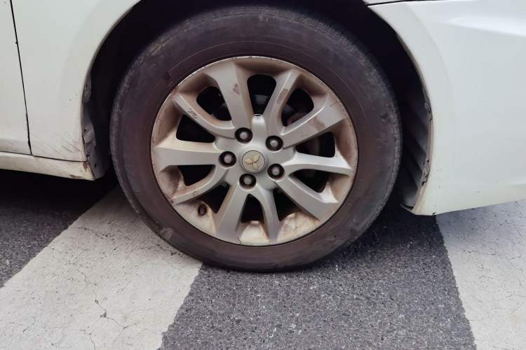 Used Soueast V5 Lingzhi 2014 1.5L Manual Luxury Model