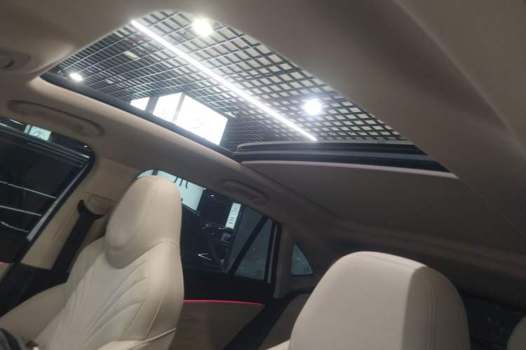 Used Roewe D5X DMH 2024 135 Tech Edition
