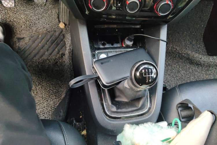 Used Volkswagen Sagitar 2018 1.6L Manual Comfort Model Gear Lever