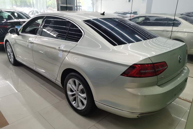 Used Volkswagen Magotan 2019 330TSI DSG Luxury Model China V Standard Rear Left 45 Deg