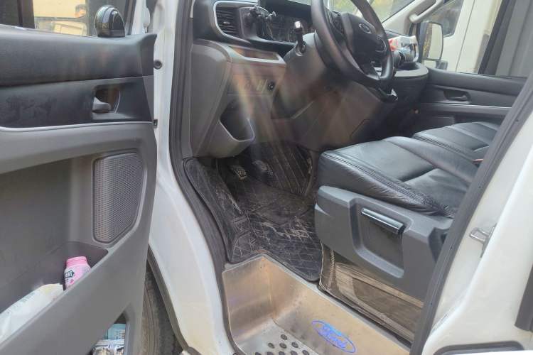 Used Ford Transit 2023 2.0T Diesel Manual Multifunction Commercial Vehicle Short Wheelbase Low Roof 5/6 Seats Driver Seat