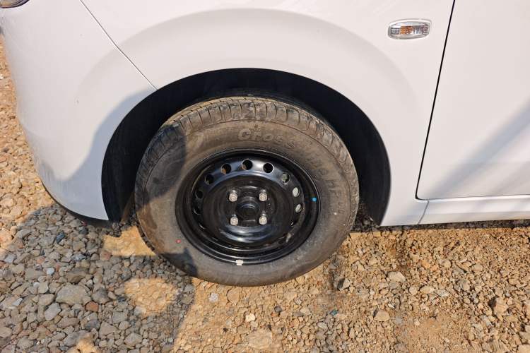 Used Wuling Hongguang New Energy 2025 Extended-Range Hybrid 50 km Standard Version Left Front Wheel Hub