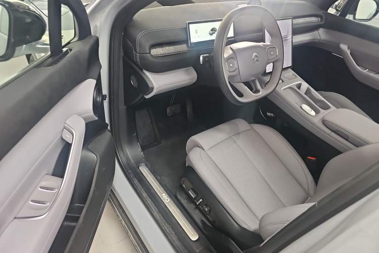 Used Nio EC6 2024 75 kWh Driver Seat