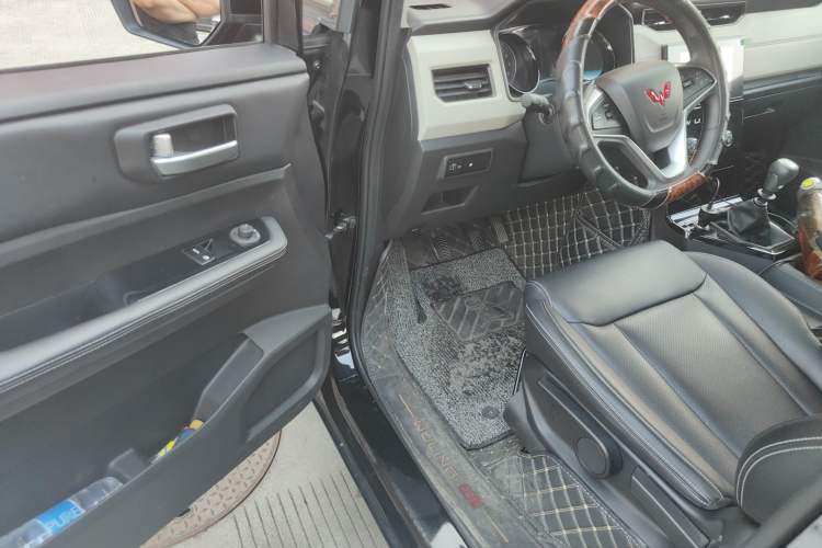 Used Wuling Zhengcheng 2021 1.5T Manual Luxury Version Driver Seat