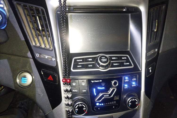 Used Hyundai Sonata 2014 2.0L Automatic Luxury Edition Audio And AC Panel